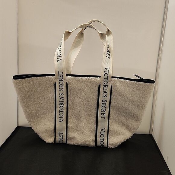 BRAND NEW VICTORIA'S SECRET LARGE TOTE BAG COZY PLUSH SHERPA FLEECE - Picture 8 of 12